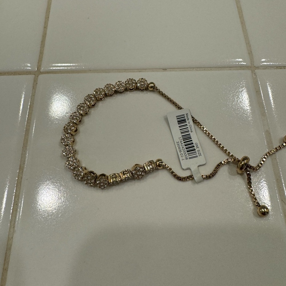 NWT adjustable banana republic bracelet